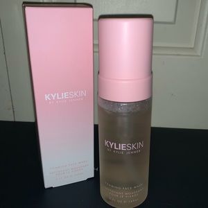 KYLIESKIN FOAMING FACE WASH NWT